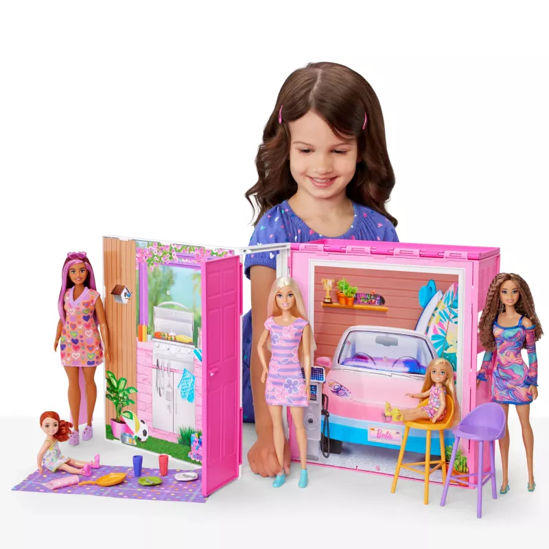 Casa de bonecas Barbie Getaway com boneca, 4 áreas de brincar e 11 acessórios decorativos