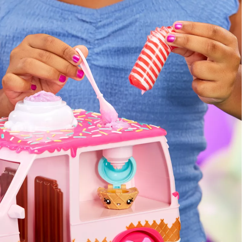 Porta-chaves boneca Yummiland Lipgloss Truck MGA Entertainment