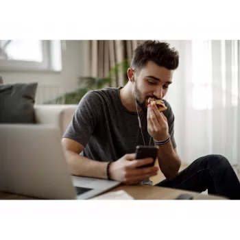JVC HA-FR17UC auriculares intra-auriculares com fio, USB-C, microfone, driver de 10,7 mm, 1,2 m, IPX2, brancos