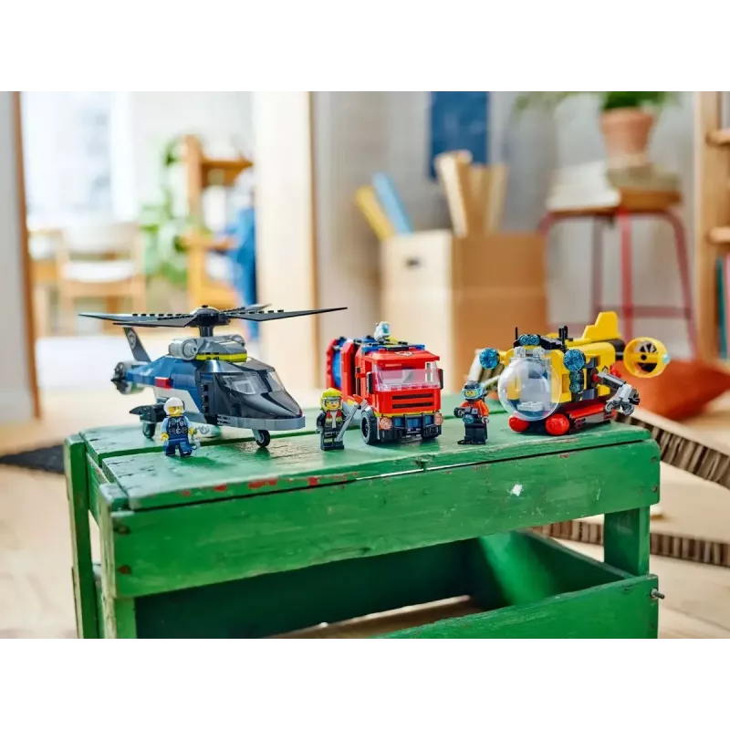 Brinquedo de construção LEGO City conjunto combinado 60462 — Helicóptero e carro de bombeiros, 874 peças, 3 minifiguras, idade 7+