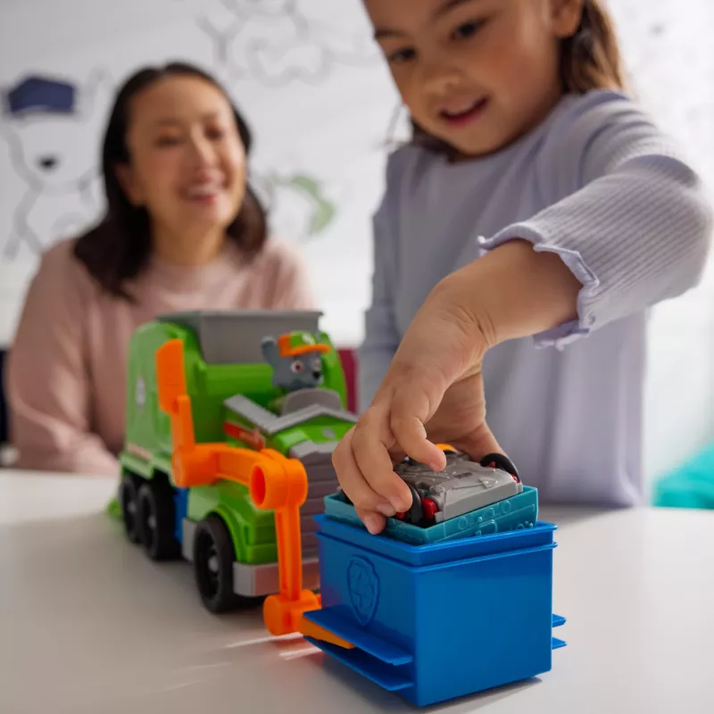 PAW Patrol: camião de reciclagem Crush N’ Roll com figura de ação Rocky e veículo de lixo compactador transformável, brinquedo para rapazes e raparigas a partir dos 3 anos