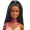Boneca Barbie Fashionistas n.º 233 com vestido midi xadrez de flores, cabelo preto