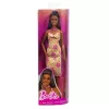 Boneca Barbie Fashionistas n.º 233 com vestido midi xadrez de flores, cabelo preto