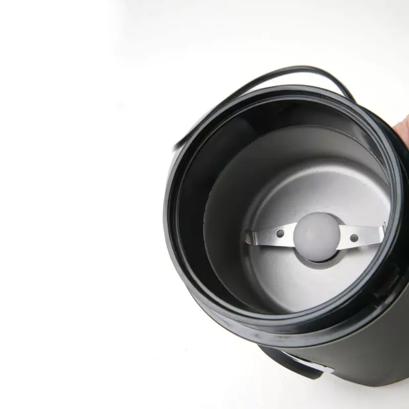 Moinho de café Black & Decker BXCG150E — 150 W, 50 g de capacidade, lâminas de aço inoxidável, controlo por botões