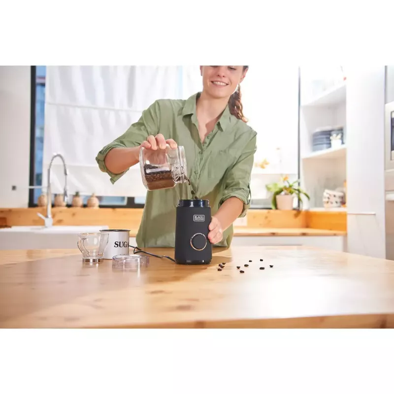 Moinho de café Black & Decker BXCG150E — 150 W, 50 g de capacidade, lâminas de aço inoxidável, controlo por botões
