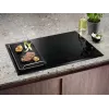Placa de indução Electrolux Série 700 EIS82453, 4 zonas 80 cm, vidro preto, controlo por toque e barra de deslocamento