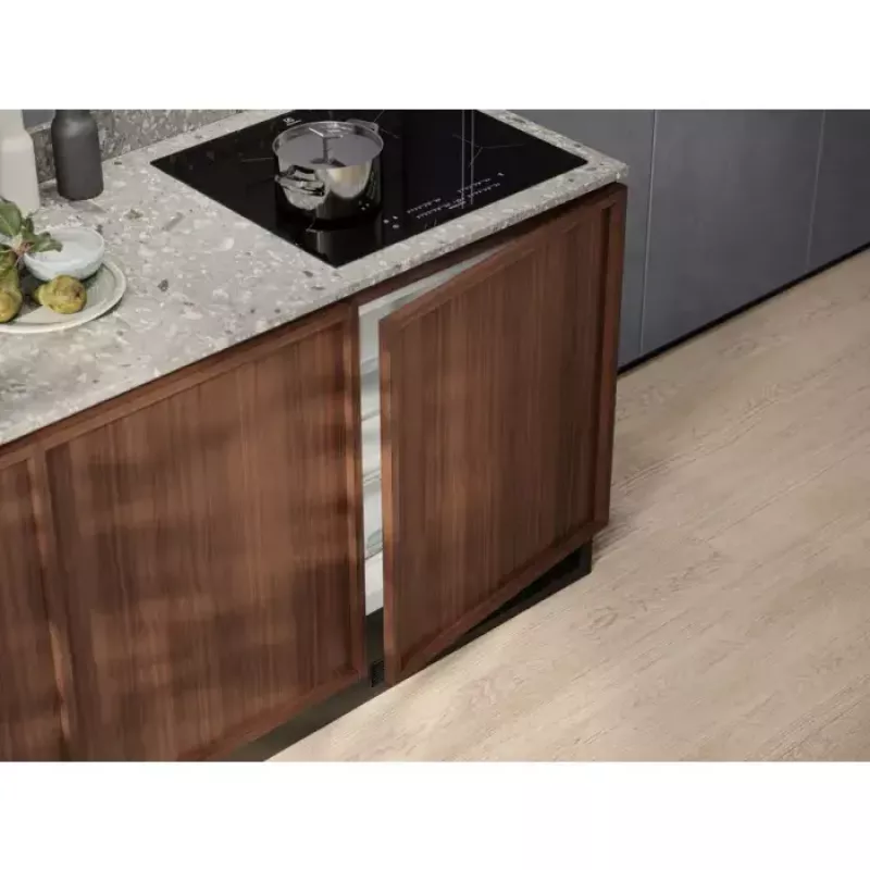 Frigorífico combinado de encastrar Electrolux LFB3AE82R — 93 L de volume total, 16 L congelador em cima, controlo tátil, portas reversíveis, branco
