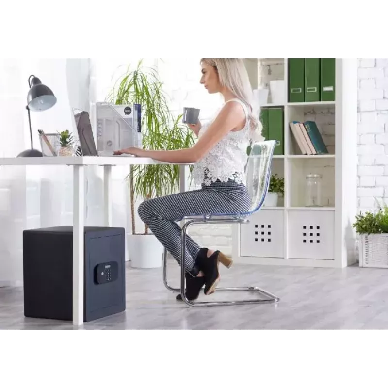 Cofre autónomo Yale YSEB/400/EB1 aço preto fechadura de combinação