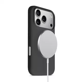 Capa magnética Crong Color Cover com MagSafe para iPhone 17 Pro preta