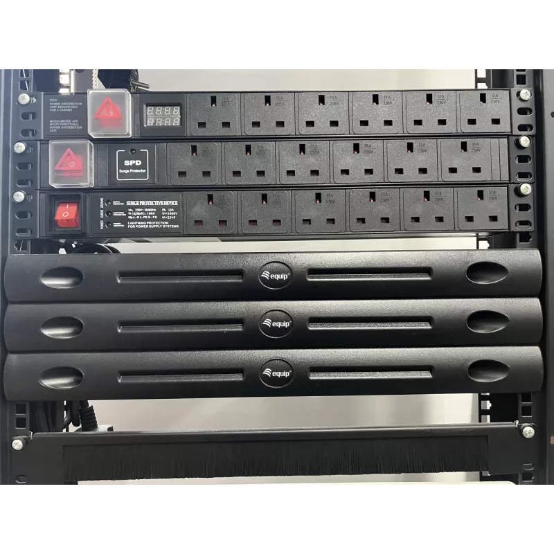 Blindblende Equip 19 polegadas 1HE sem ferramentas preto capacidade de rack 1HE