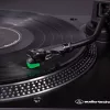 Gira-discos Audio-Technica AT-LP120XUSB com acionamento direto (analógico e USB), prata