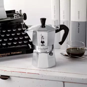 Cafeteira Moka BIALETTI Moka Express 0,2 l alumínio preto — 3 chávenas (200 ml), não para indução