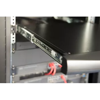Consola TFT modular DIGITUS de 48,3 cm (19 polegadas) com KVM de 8 portas, RAL 9005 preto - Qwertzu alemão