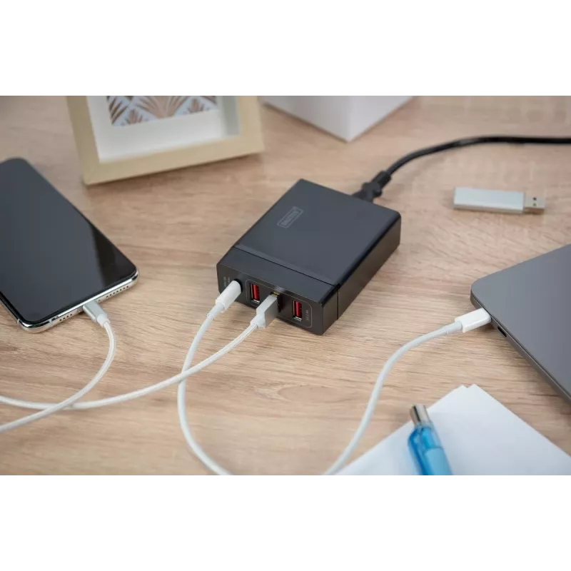 DIGITUS carregador USB de 4 portas, 72 W 1x USB-C (PD) 5,9,15,20 V/3 A, 3x USB-A 5 V/2,4 A, preto