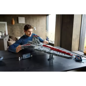 LEGO Star Wars Republic Venator Class Attack Cruiser 75367 — conjunto de construção, 5.374 peças, 320 mm × 1.090 mm × 540 mm, 2 minifiguras, idade 18+