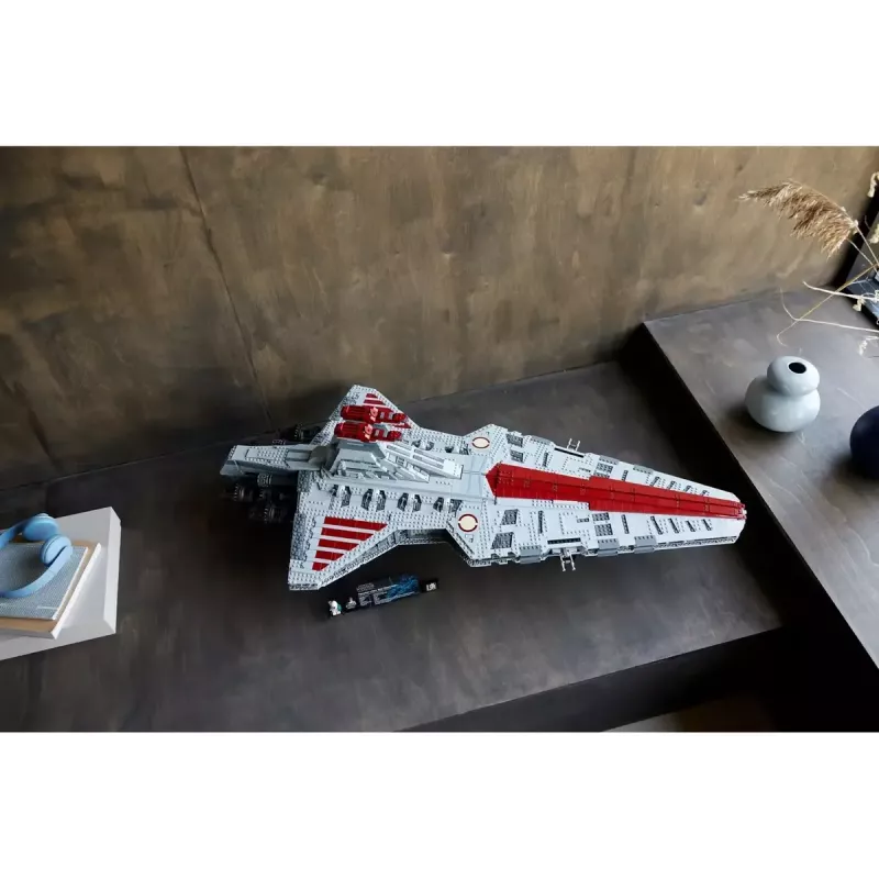 LEGO Star Wars 75367 Cruzador de ataque da República classe Venator (Ultimate Collector Series) conjunto de construção, 5.374 peças, 18+