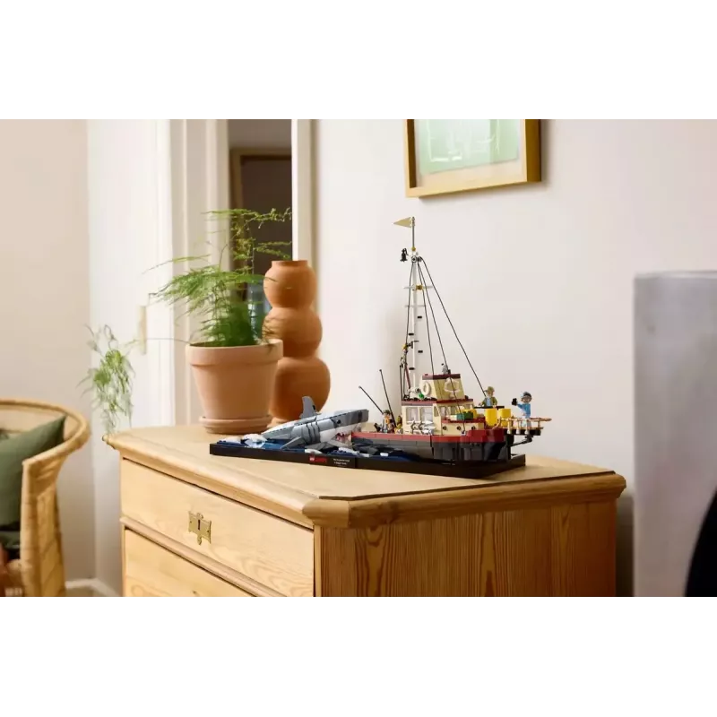 Brinquedo de construção LEGO Ideas 21350 conjunto Jaws — 1497 peças, 3 minifiguras, barco e tubarão icónico, recomendado a partir dos 18 anos