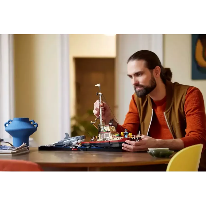 Brinquedo de construção LEGO Ideas 21350 conjunto Jaws — 1497 peças, 3 minifiguras, barco e tubarão icónico, recomendado a partir dos 18 anos