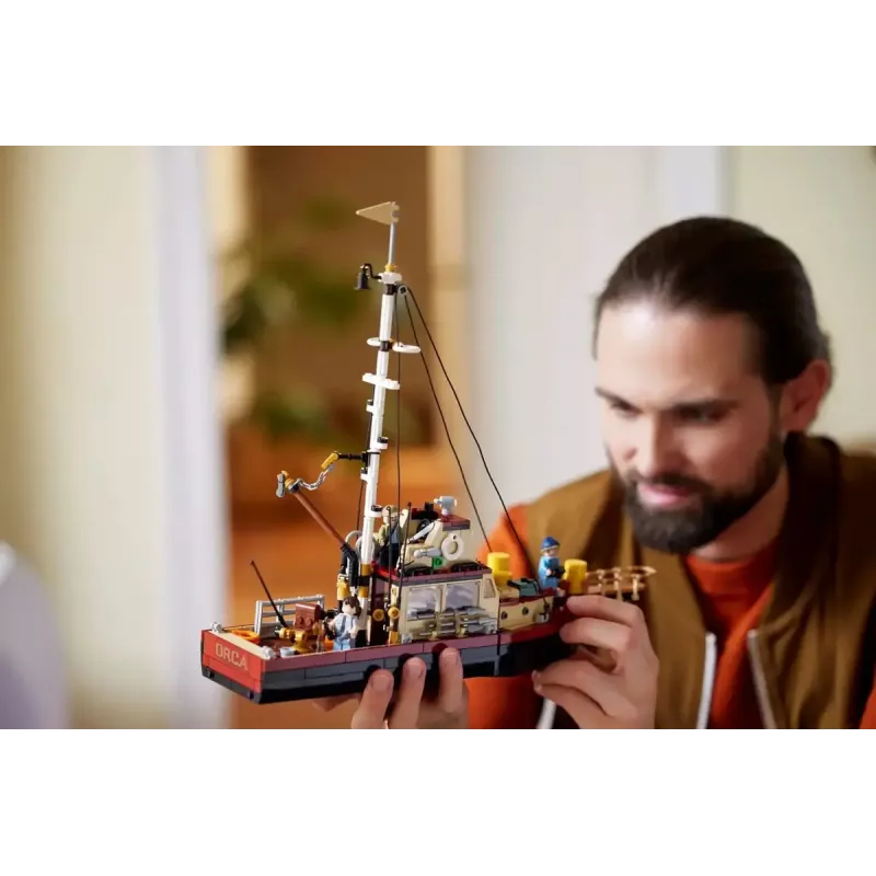 Brinquedo de construção LEGO Ideas 21350 conjunto Jaws — 1497 peças, 3 minifiguras, barco e tubarão icónico, recomendado a partir dos 18 anos