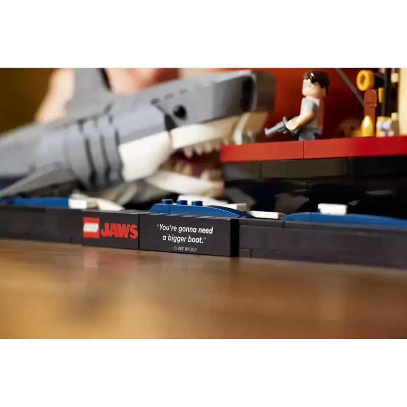 Brinquedo de construção LEGO Ideas 21350 conjunto Jaws — 1497 peças, 3 minifiguras, barco e tubarão icónico, recomendado a partir dos 18 anos