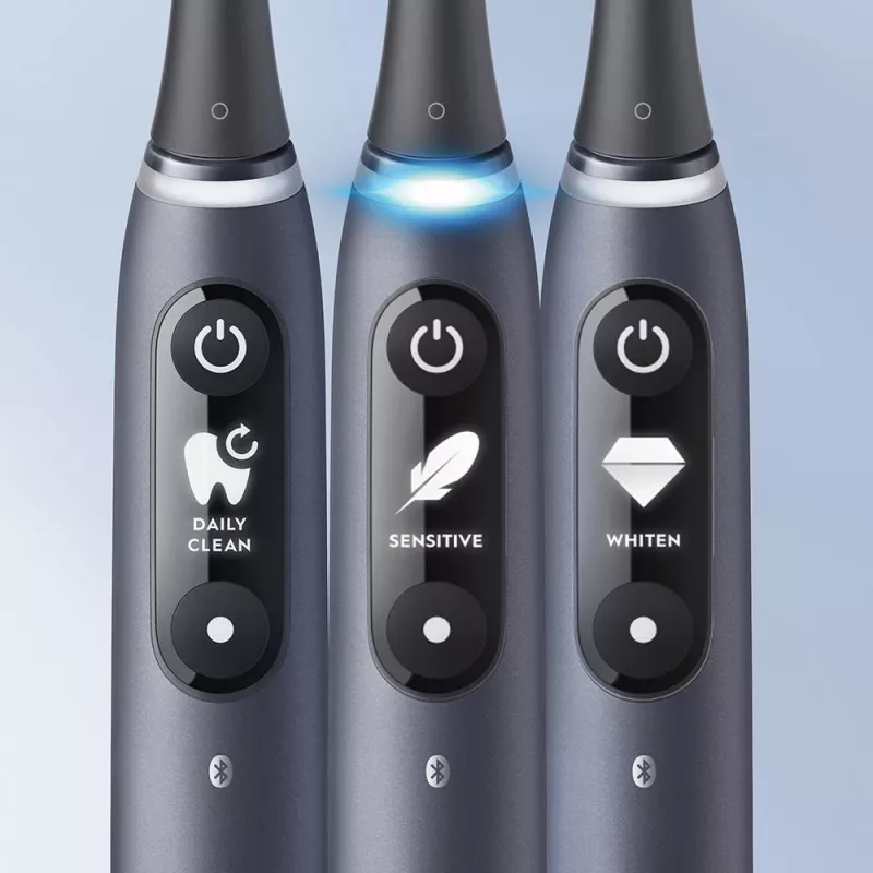 Escova de dentes elétrica Oral-B iO adulto rotativa preta