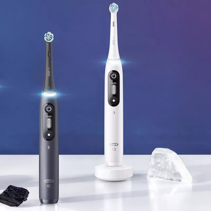 Escova de dentes elétrica Oral-B iO adulto rotativa preta