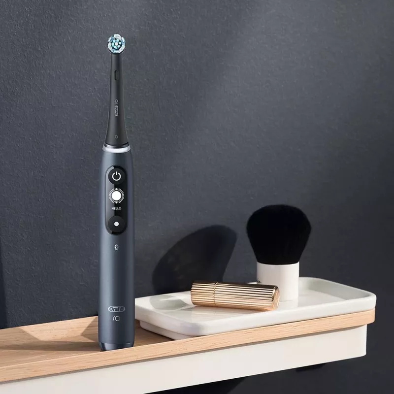 Escova de dentes elétrica Oral-B iO adulto rotativa preta