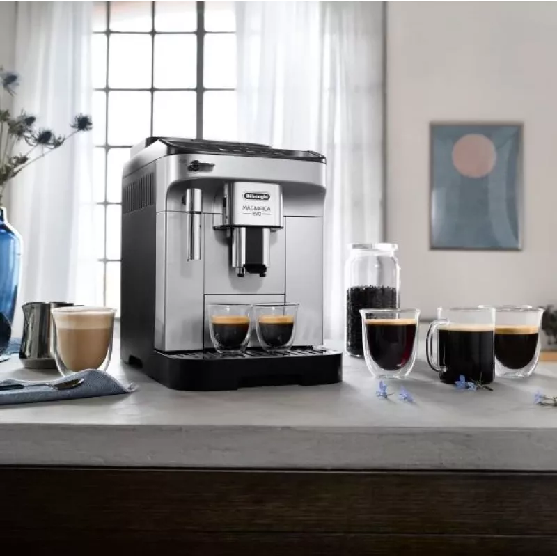 Máquina de café expresso combinada De’Longhi Magnifica ECAM290.31.SB — depósito de água 1,8 L, recipiente de café em grão 250 g, 15 bar, 2 chávenas
