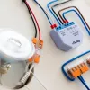 Dimmer Shelly Plus 0-10V de encastrar azul-cinzento controlo sem fios 110-240V
