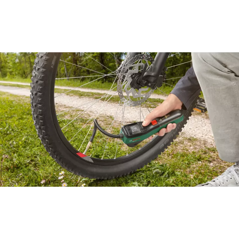 Bomba de ar elétrica Bosch 0.603.947.000 — portátil, recarregável, 10 bar (150–150 psi), 3000 mAh, USB‑C, 10 l/min, com mangueira e acessórios