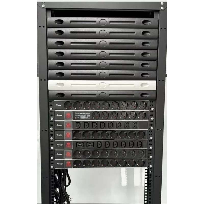 Unidade de distribuição de energia (PDU) Equip 333319 6 saídas AC 1U Preto