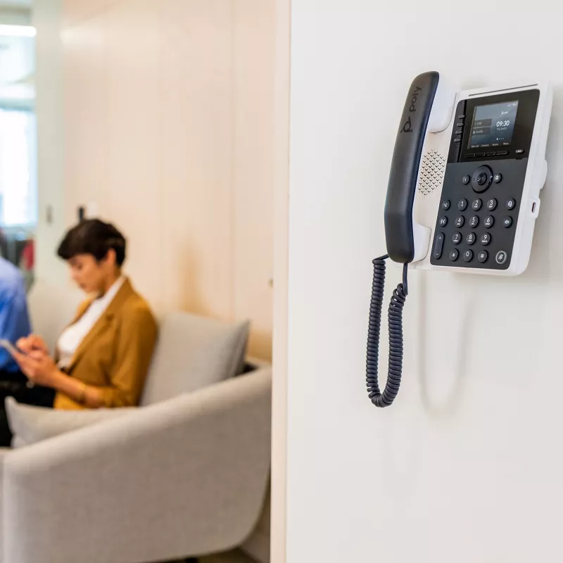 Telefone IP HP Poly Edge E100 e compatível com PoE, IPS, 320 x 240 píxeis, 4:3, HTTPS, ENERGY STAR, EAC, RoHS, Federal Communications Commission (FCC), CE