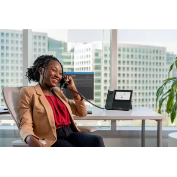 Telefone empresarial HP Poly CCX 600 com Open SIP e compatível com PoE
