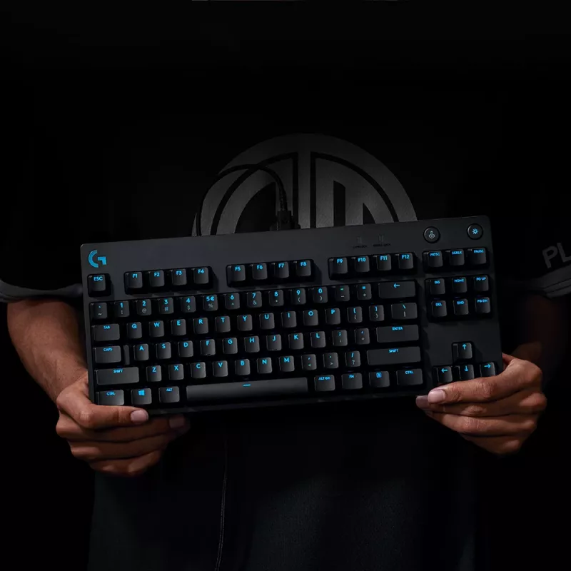 Teclado mecânico gaming LOGITECH G PRO preto Qwertzu alemão