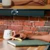 Dispositivo de videoconferência Owl Labs Owl Bar — barra de videoconferência 4K com Active Speaker Focus (complete com Meeting Owl 3 ou Pro para cobertura de 360 graus e comutação automática de câmara)