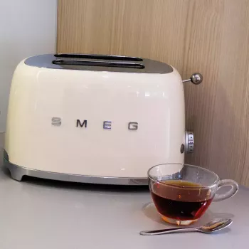 Torradeira Smeg TSF01CREU creme 2 fatias