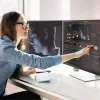 Monitor tátil ALOGIC Clarity Max Touch 32C4KPDWT, 32 polegadas, 3840x2160 4K UHD, 65 W Power Delivery, webcam de 8 MP, hub USB, preto/prateado