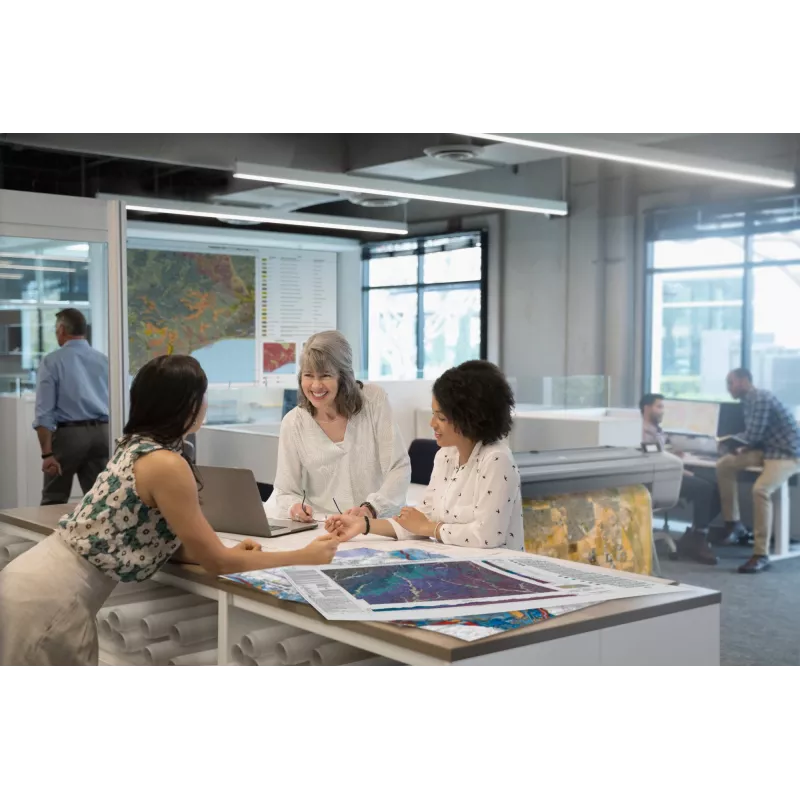 Impressora HP Designjet Z6dr 44-in PostScript com aparador vertical