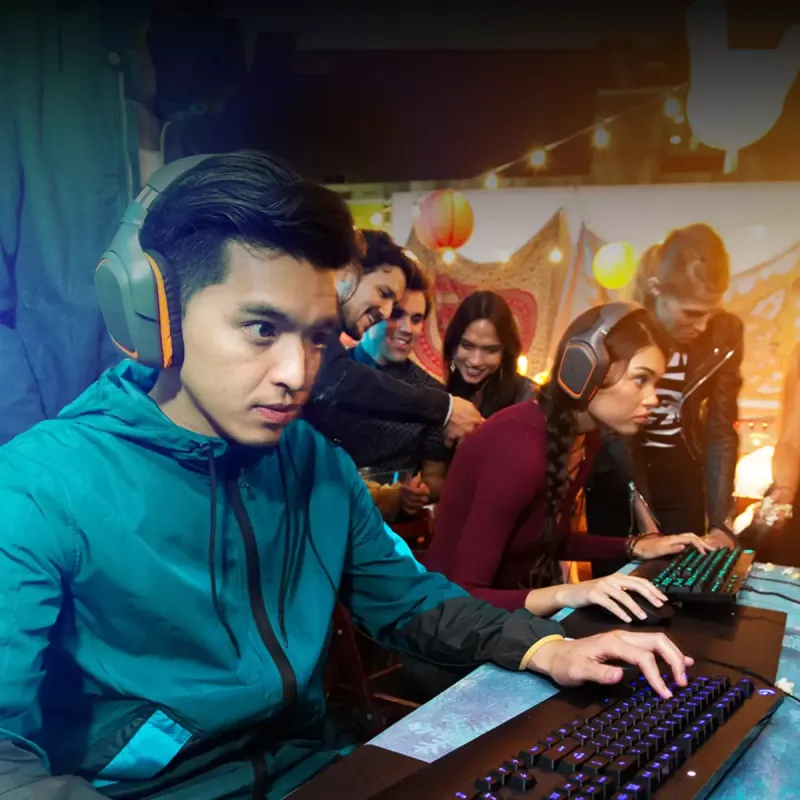 Teclado gaming Logitech G G213 Prodigy tamanho completo RGB LED com fios
