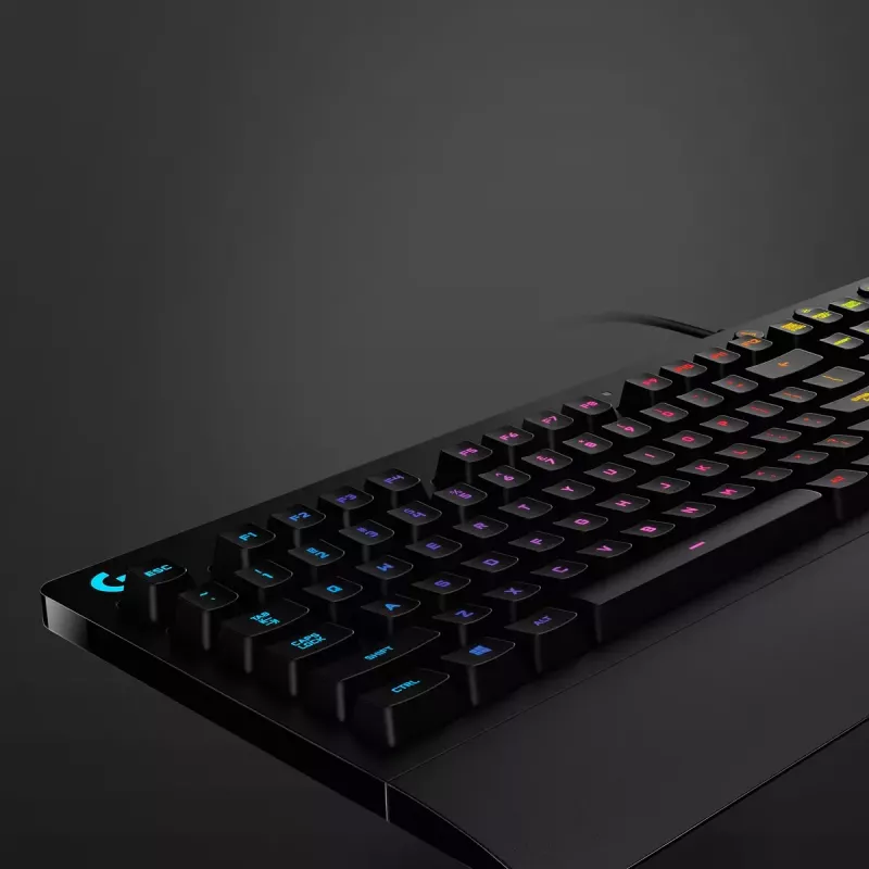 Teclado gaming Logitech G G213 Prodigy tamanho completo RGB LED com fios