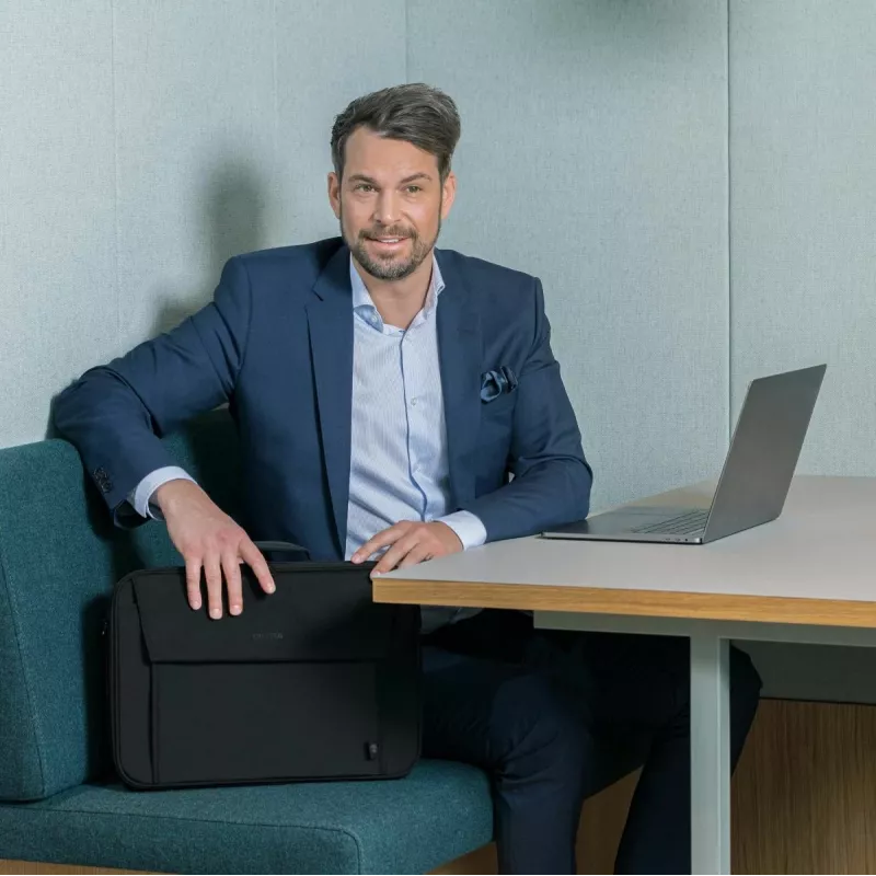 DICOTA Eco Multi Plus Base - Mala para portátil 15-17.3in - preto / 300d Rpet poliéster