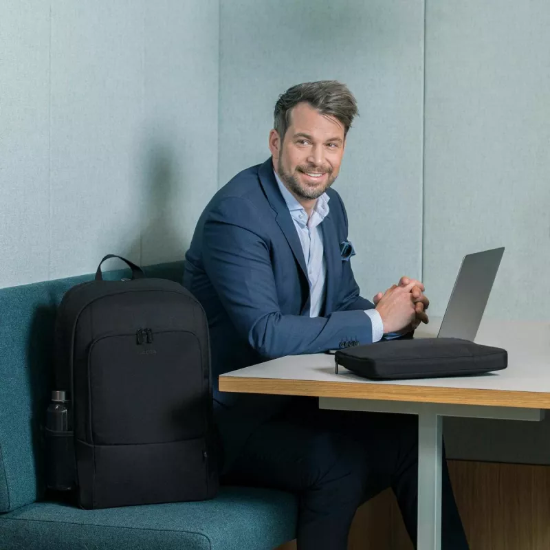 DICOTA Eco Backpack Base - Mochila para portátil 13-14.1in - preto / 300d rPET poliéster