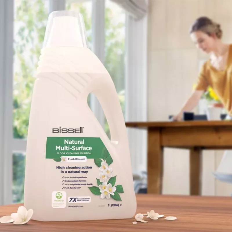 Solução de limpeza de pavimentos multissuperfícies Bissell Natural 2 l