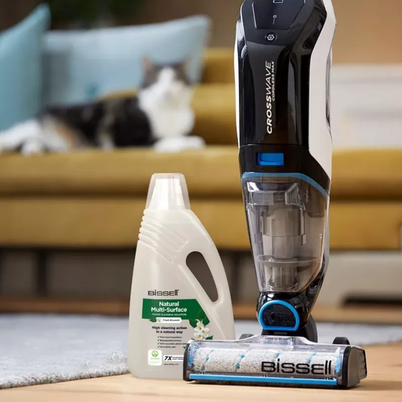 Solução de limpeza de pavimentos multissuperfícies Bissell Natural 2 l