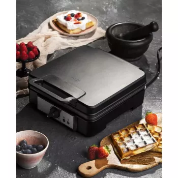 Máquina de waffles Adler AD 3049, 4 waffles quadrados, antiaderente, 1800 W, preta