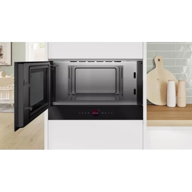 Micro-ondas de encastre Bosch Serie 8 BFL7221B1 — 900 W, 21 L, controlo tátil, preto
