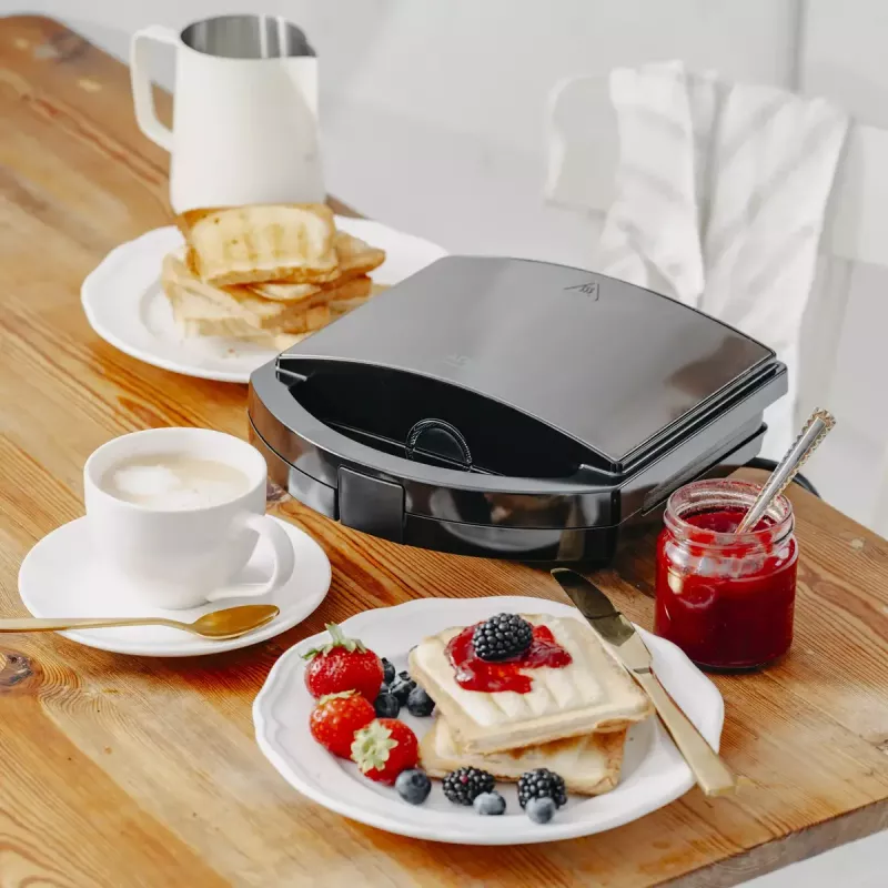 Máquina de sandes Adler AD 3069 – prensa de sandes compacta de mesa, 750 W, 2 sandes, preta