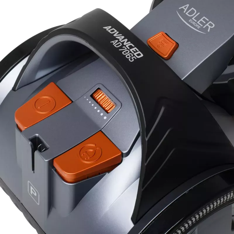 Aspirador sem saco Adler AD 7065 — 700 W, depósito de pó 1,6 L, HEPA, raio de 9 m, preto/vermelho