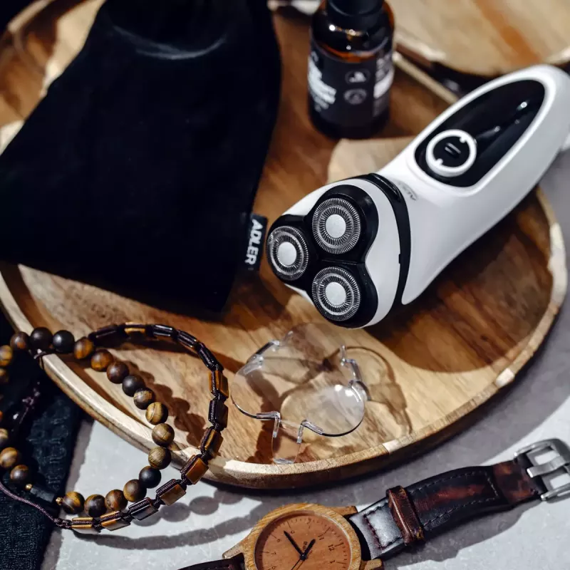 Máquina de barbear para homem Adler AD 2910w autonomia até 60 min. branco