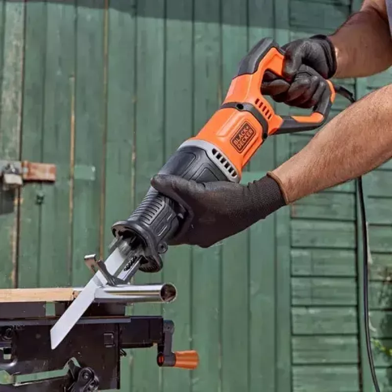 Serra sabre Black & Decker BES301